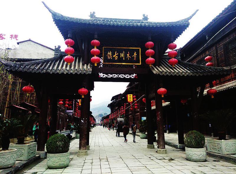 马步芳:雇用9架飞机逃离大陆,晚年甘当糊涂“大使”